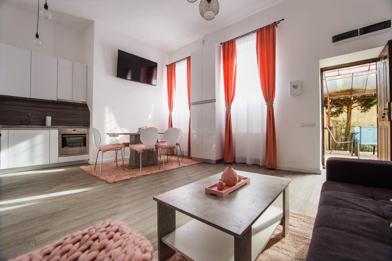 Stunning, Newly Renovated Central Apartment Орадя Екстер'єр фото